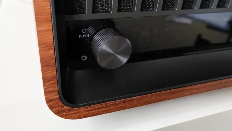 review loa đĩa than Philips 'The Tina' (TAV9000D)
