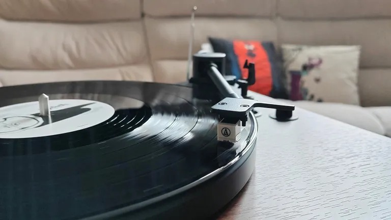 Đánh giá Philips 'The Tina' (TAV9000D)