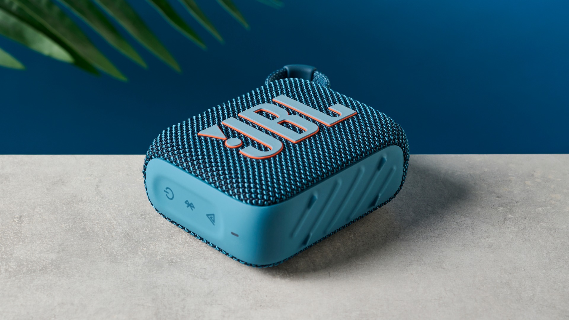 so sánh loa philips tas2250 vs JBL Go 4